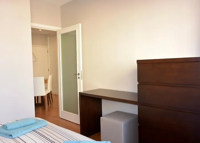 Julio Dinis Flat, By Flat In